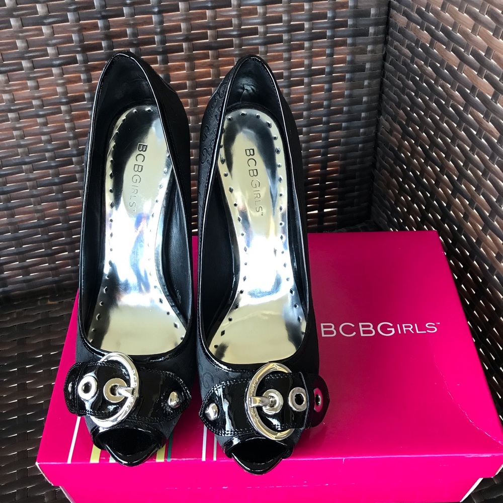 BCBGirls black 4.5” heels sz 9